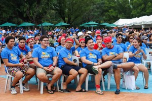 a group of cloudstaffers sitting and chatting in aqua planet