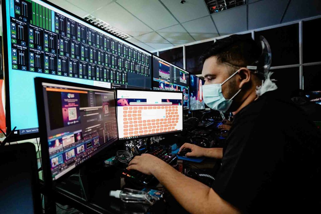 Cloudstaffer in the production room, operating the randomizer for prize winners