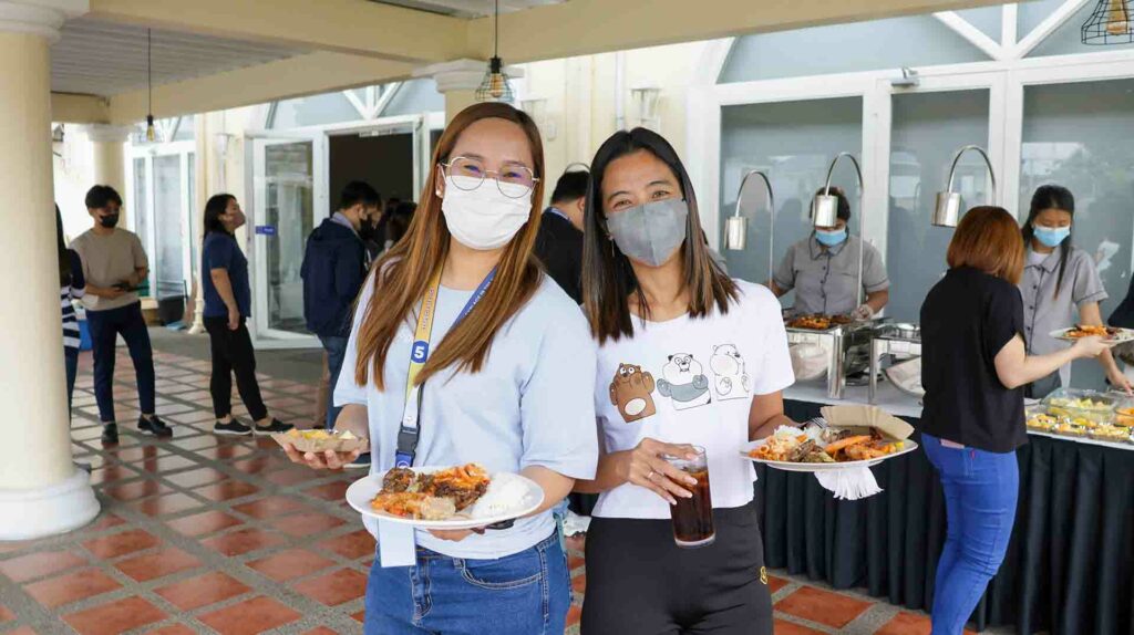 Two Cloudstaffers with meals