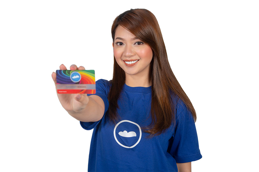 A female Cloudstaffer holding a Cloudstaff Rewards card