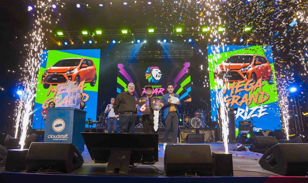 Cloudstaff CEO Lloyd, Sam YG, and Mega Grand Prize winner in Roar 2 - Philippine Arena